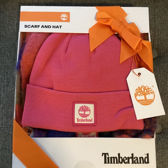 Timberland Logo Detail Multi-Check Scarf & Beanie Boxed Gift Set - Picture 6 of 6